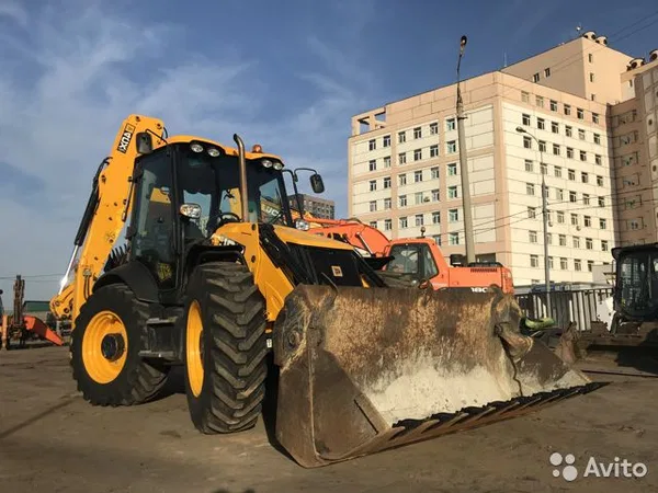 Экскаватор-погрузчик JCB 4CX