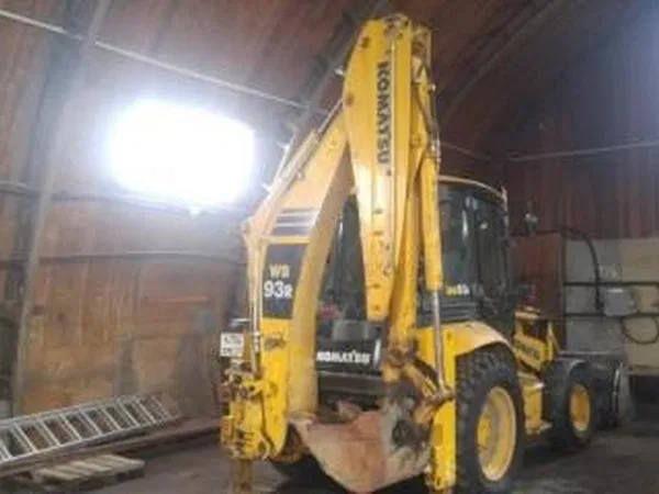 Экскаватор-погрузчик Komatsu WB93R-5