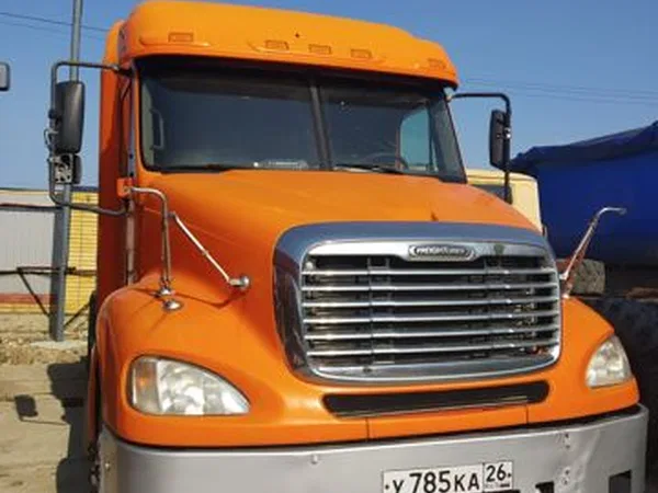 Седельный тягач Freghtliner