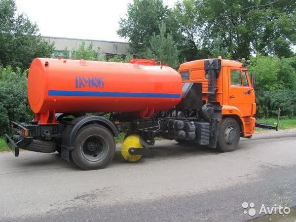 Комбинированная дорожная машина Коммаш-Мценск КО-806-01