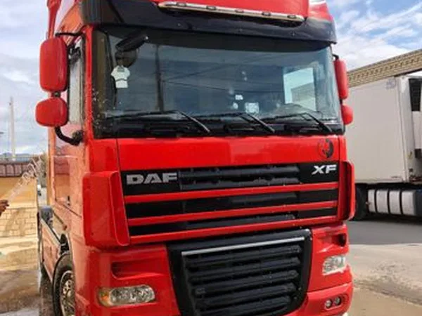 Седельный тягач DAF XF 105