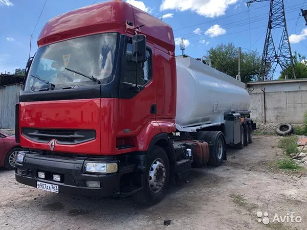Седельный тягач Renault сцепка бензовоз