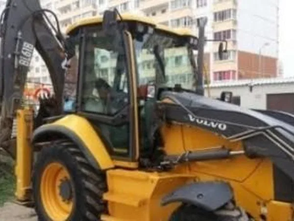 Экскаватор-погрузчик Volvo BL61