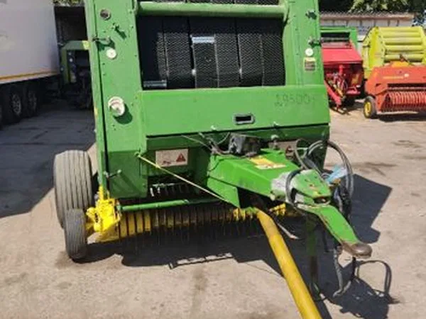 Пресс-подборщик John Deere 550