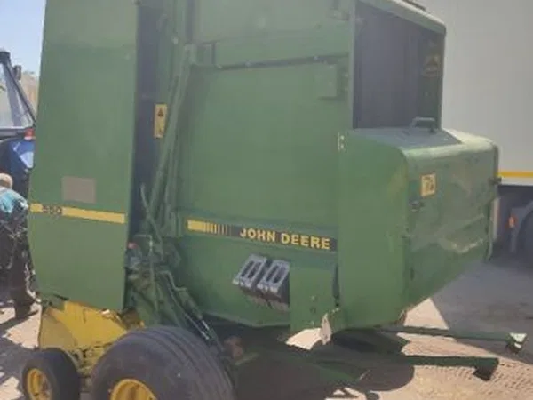 Пресс-подборщик John Deere 550