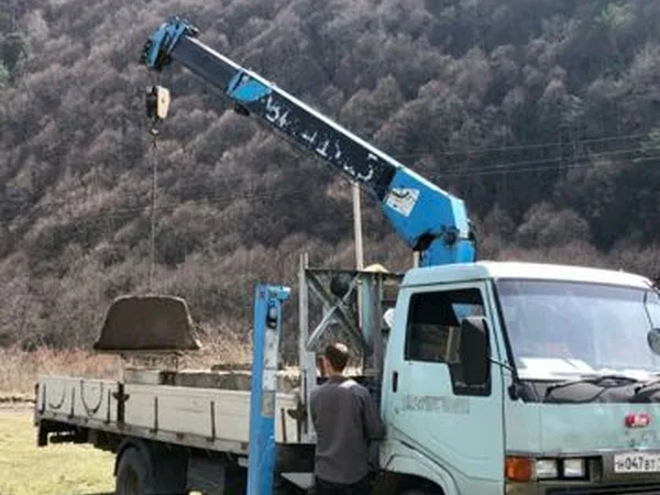 Бортовой грузовик с КМУ HINO Ranger