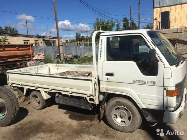 Бортовой автомобиль Toyota Dyna 150