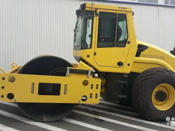 Грунтовый каток Bomag BW215D-40