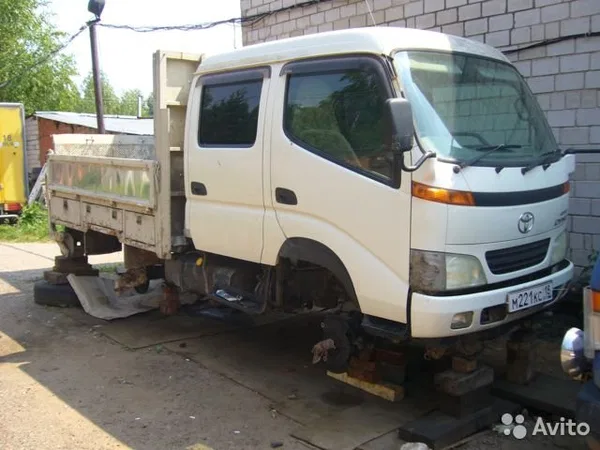 Тентованный автомобиль Toyota Dyna 4WD
