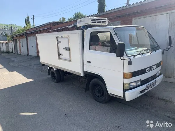 Рефрижераторный фургон Isuzu ELF