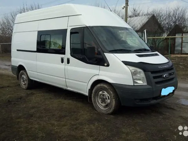 Цельнометаллический фургон Ford Transit