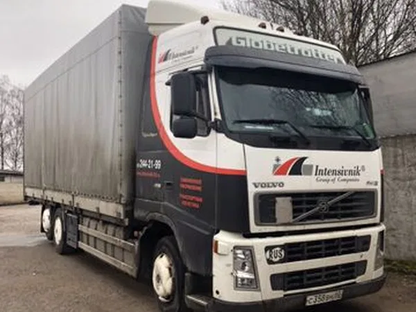 Тентованный грузовик Volvo FH12