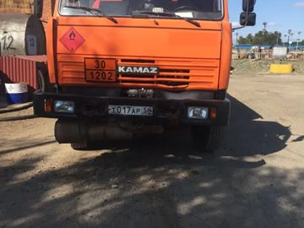 Бензовоз КамАЗ (топливозаправщик)