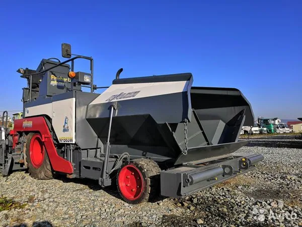 Асфальтоукладчик Niigata NFB63W