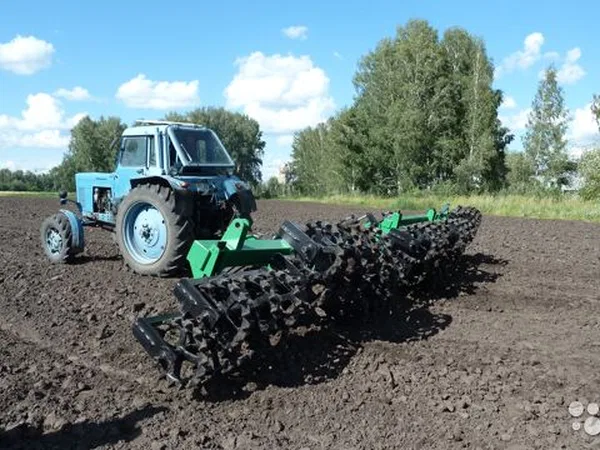 Прикатывающий каток кольчато-шпоровый