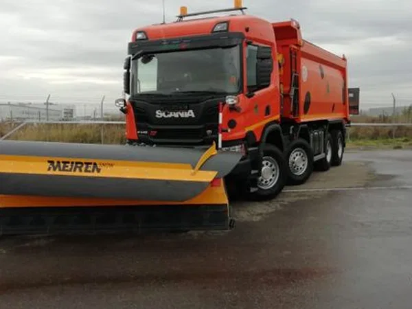 Комбинированная дорожная машина Scania P440