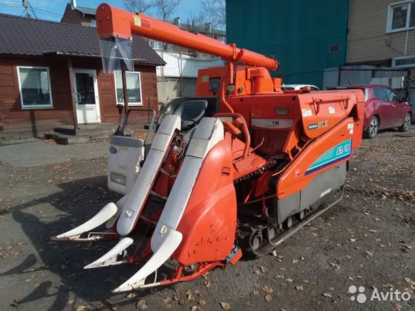Зерноуборочный комбайн Kubota SR-18