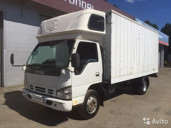 Промтоварный фургон Isuzu NQR 75