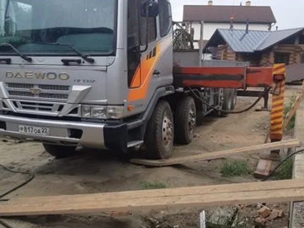 Бортовой грузовик с КМУ Daewoo Ultra Novus