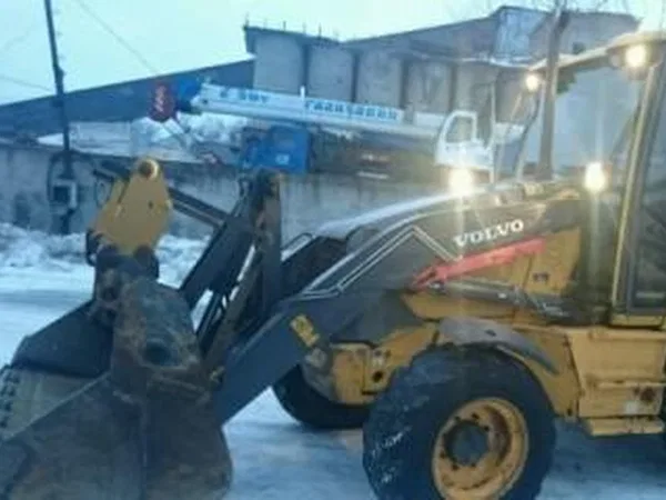 Экскаватор-погрузчик Volvo BL61 B