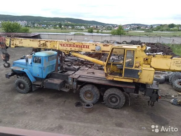 Автокран Челябинец КС-45721 на шасси УРАЛ 557