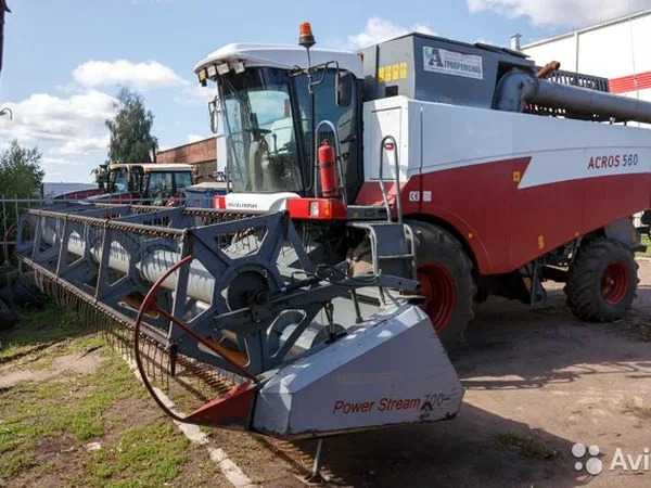 Зерноуборочный комбайн Ростсельмаш ACROS 560