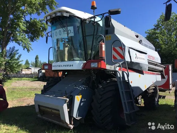 Зерноуборочный комбайн Ростсельмаш VECTOR 410