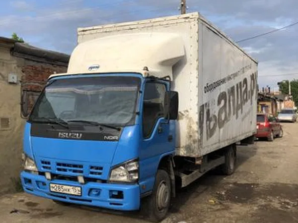 Промтоварный фургон Isuzu NQR 75