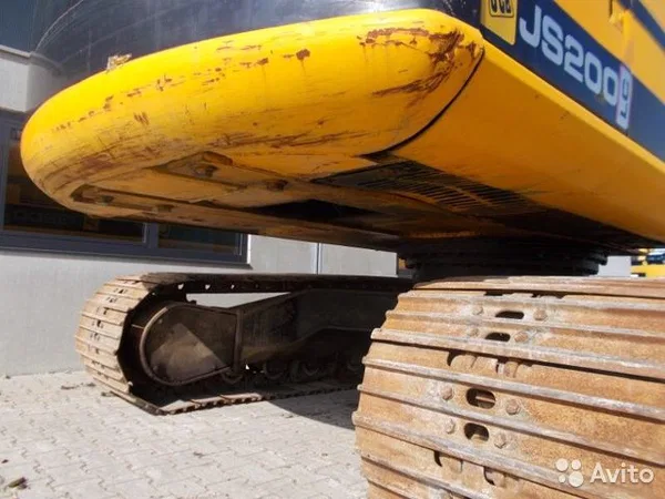 Гусеничный экскаватор JCB JS200LC