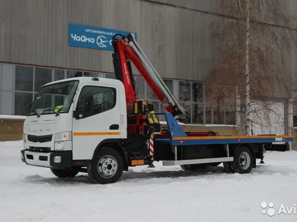 Эвакуатор Mitsubishi Fuso Canter с кму Fassi F100 и сдвижной платформой