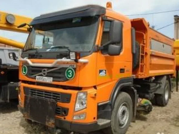 Комбинированная дорожная машина Volvo КДМ-7993-10.06