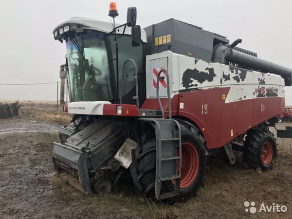 Зерноуборочный комбайн Ростсельмаш ACROS 530
