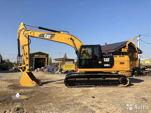 Гусеничный экскаватор Caterpillar 320 D2L