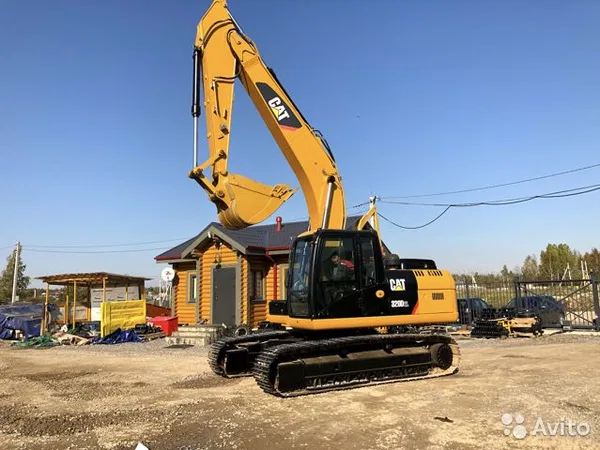 Гусеничный экскаватор Caterpillar 320 D2L
