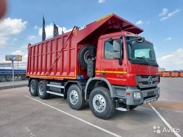 Самосвал Mercedes-Benz Actros
