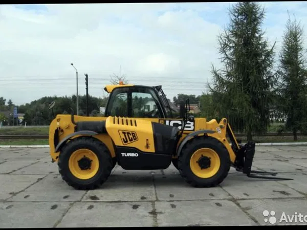 Телескопический погрузчик JCB