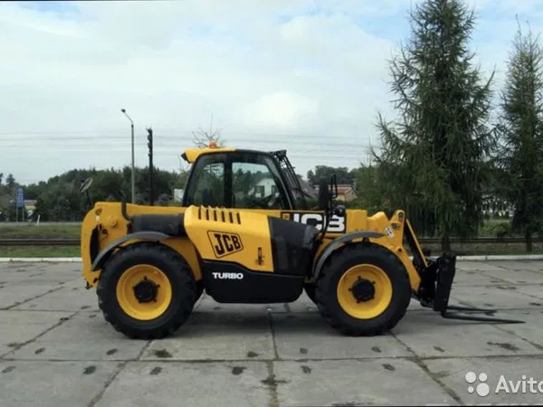 Телескопический погрузчик JCB