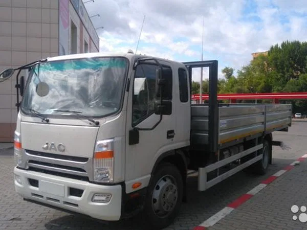 Бортовой грузовик с КМУ JAC N120