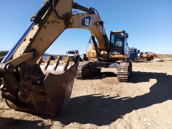 Гусеничный экскаватор Caterpillar 340D
