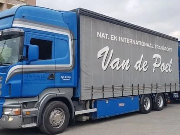 Тентованный грузовик Scania