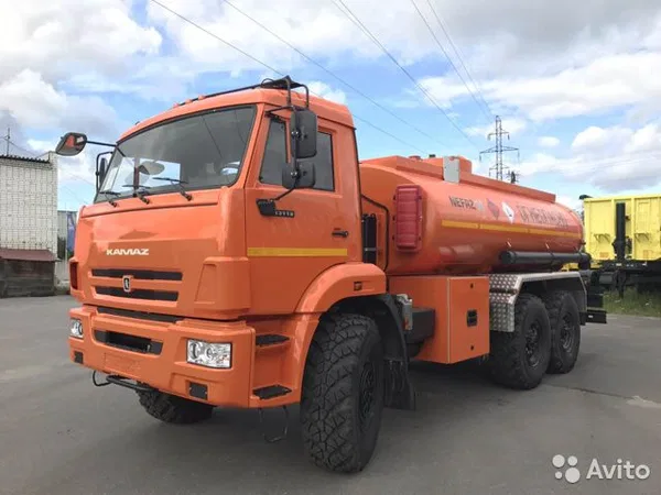 Бензовоз КамАЗ 43118 НефАЗ (топливозаправщик)