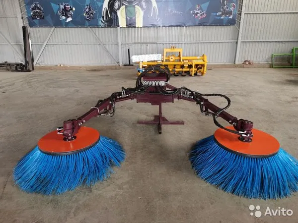 Коммунальная щетка Badilli R2F для приствольной полосы