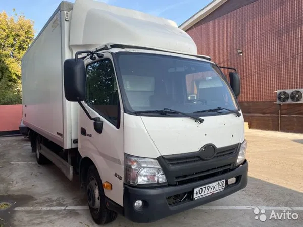 Промтоварный фургон Hino 300