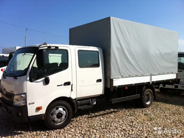 Тентованный автомобиль Hino XZU720L
