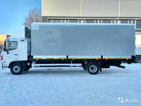 Тентованный грузовик Hino 500