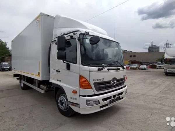Изотермический грузовик Hino 500 Jmua