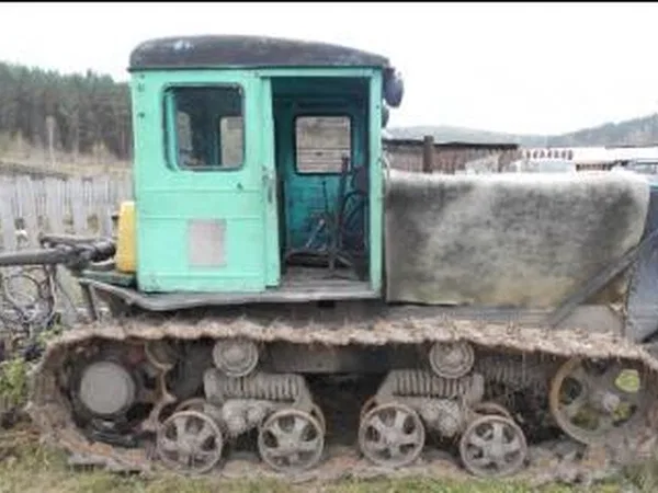 Гусеничный трактор