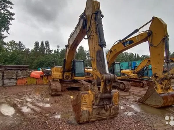 Гусеничный экскаватор Caterpillar 330