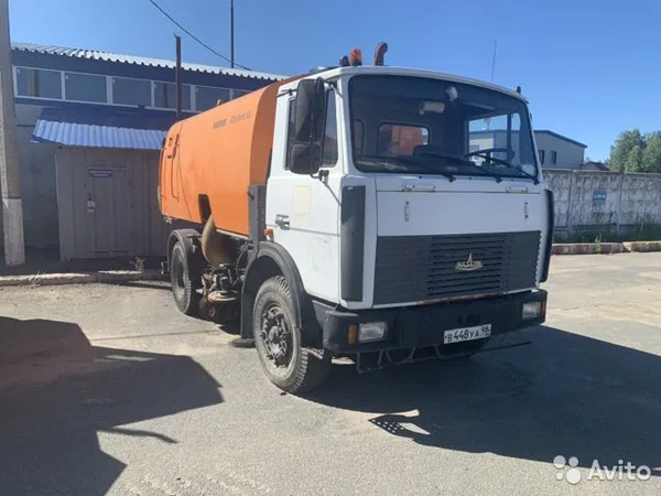 Вакуумная подметально-уборочная машина МАЗ 555102-241 BUCHER CityFant 60