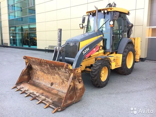 Экскаватор-погрузчик John Deere 325K